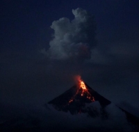 الفلبين تحذر من بركان «تال» وتحث السكان على الرحيل