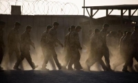انسحاب القوات الأمريكية والناتو من قاعدة جوية بأفغانستان