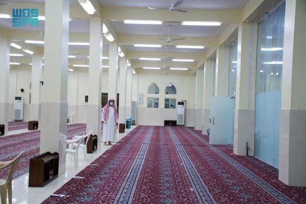 إعادة افتتاح 5 مساجد بعد تعقيمها في 4 مناطق