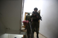 الاحتلال يعتقل فلسطينيين من بلدة سعير