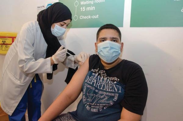 إقبال على التطعيم.. «لقاحات الشرقية» تواصل تحصين الأقل من 18 عاما