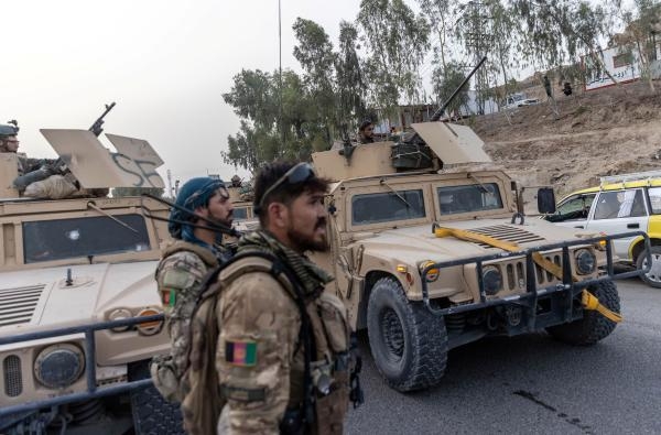 الحكومة الأفغانية تستعيد السيطرة على معبر حدودي من طالبان