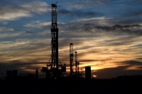 النفط يصعد 4% رغم ارتفاع المخزونات الأمريكية