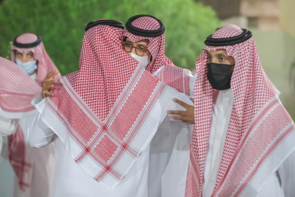 الأميران سلطان وأحمد بن فهد
بن سلمان يتلقيان التعازي