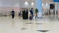 قادمين من إندونيسيا.. 80 مواطنا يحطون رحالهم بمطار جدة