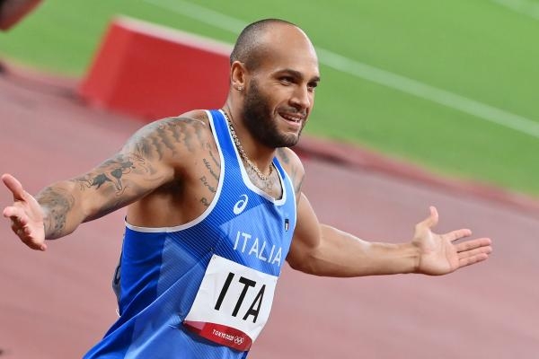 إيطاليا تفوز بذهبية سباق التتابع أربعة في 100 متر للرجال