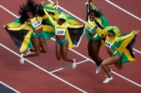 جاميكا تفوز بذهبية التتابع أربعة في 100 متر للسيدات