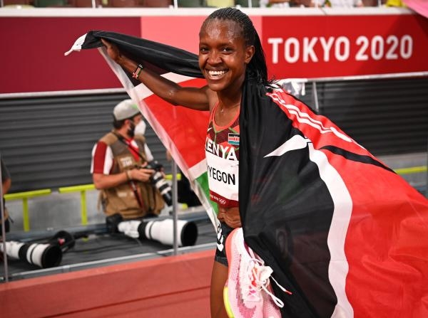 الكينية كيبيجون تفوز بذهبية 1500 متر