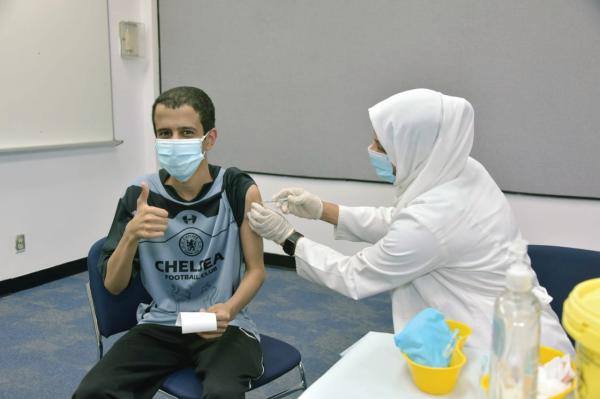 مجمع الأمير سعود بن نايف يستقبل راغبي التطعيم بلا مواعيد