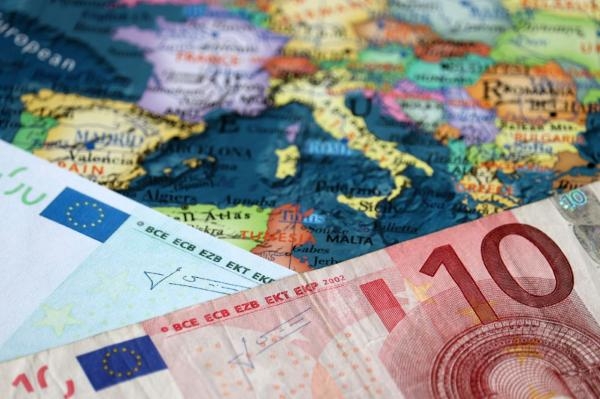 السندات الحكومية الأوروبية تشهد تغيرا طفيفا وتنتظر دفعة جديدة