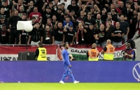 الفيفا يتعهد بإجراءات مناسبة ضد المجر بعد الإهانات العنصرية ضد لاعبي
إنجلترا