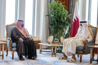 وزير الداخلية يبحث تعزيز التعاون الأمني مع أمير قطر