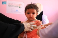 مركز الملك سلمان يكافح سوء تغذية 20 ألف طفل وأم باليمن