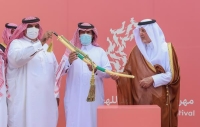 الفيصل يتوج الفائزين بالرموز في مهرجان الهجنالقعود «مبلش» و«مشوش» يتوجان برموز الزمول