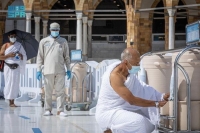 250 حافظة لمياه زمزم بأروقة المسجد الحرام 