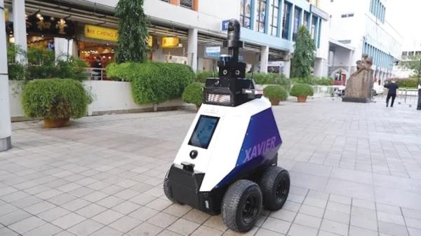 شوارع سنغافورة تحت رقابة «الروبوتات»