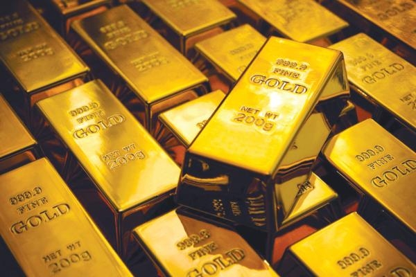 الذهب ينخفض مع صعود الدولار