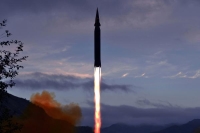 كوريا الشمالية تطلق صاروخا يفوق «سرعة الصوت» 