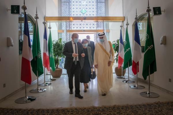 «الجبير» يبحث العلاقات الثنائية مع وزير خارجية فرنسا