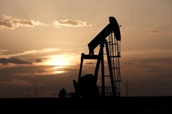 النفط يتراجع من أعلى مستوياته بعد زيادة المخزونات الأمريكية