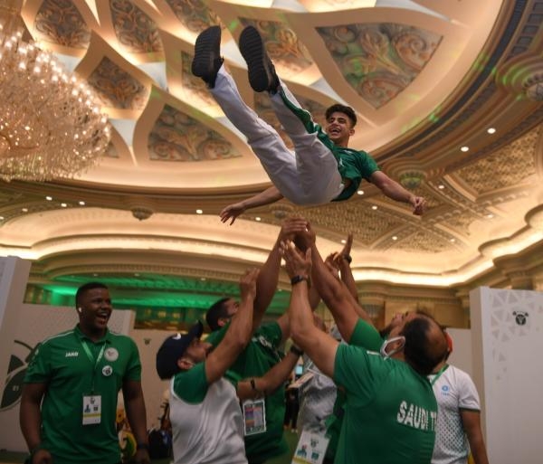مجيد ينتزع أولى ميداليات السعودية في أثقال العالم