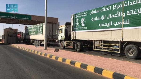 80 شاحنة إغاثية تعبر منفذ الوديعة لمساعدة الشعب اليمني