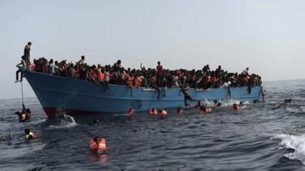 انتشال جثث 15 مهاجرًا قبالة السواحل الليبية
