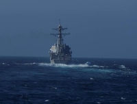 سفينة حربية روسية تطارد مدمرة أمريكية