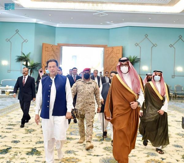 رئيس وزراء باكستان يصل المدينة المنورة لزيارة المسجد النبوي