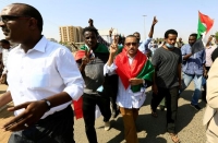 الإعلام السودانية : إصابات بين المتظاهرين المحتجين بمحيط القيادة العامة