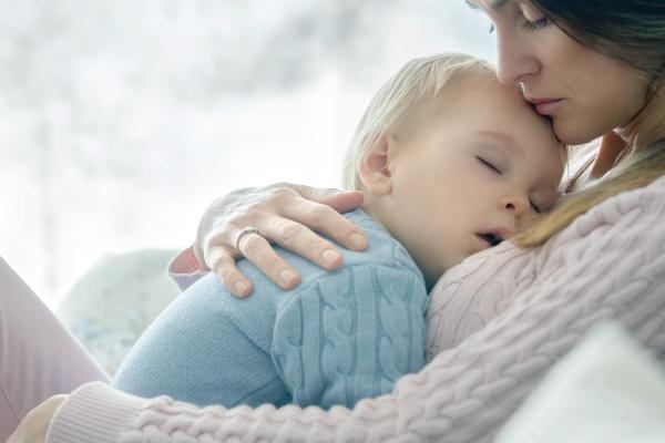 النوم المتقطع يسبب زيادة وزن الرضع