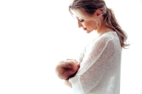 بالرعاية والدعم والثقافة.. تتغلب المرأة على صعوبات فترة الحمل