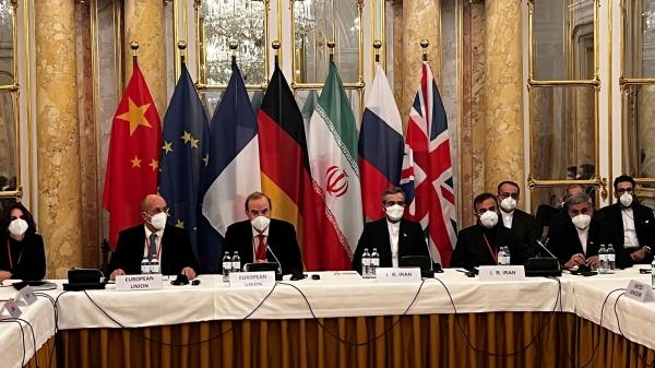 واشنطن تلوح بإعادة العقوبات على إيران