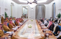 ولي العهد وأمير قطر يستعرضان العلاقات الأخوية بين البلدين