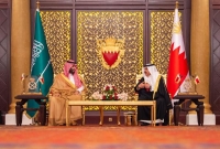 ولي العهد وملك البحرين يبحثان تعزيز التعاون بمختلف المجالات