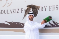 الصقارون الدوليون يشيدون بتطور مهرجان الملك عبدالعزيز للصقور