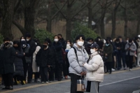 كوريا الجنوبية تفرض التباعد الاجتماعي مع ارتفاع إصابات كورونا