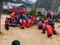 مقتل 5 أشخاص و300 ألف مشرّد بسبب إعصار "راي" بالفلبين