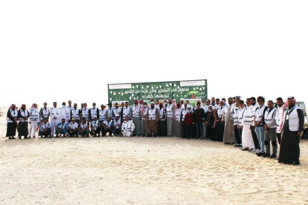 110 متطوعين ينثرون البذور في «جو سمين» تفاعلا مع «السعودية الخضراء»