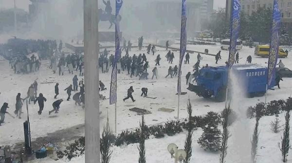 كازاخستان .. مقتل 18 من أفراد الأمن في اشتباكات مع المحتجين