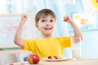 دراسة: يمكن للأطفال تناول نفس الطعام الصحي للبالغين