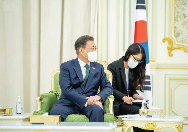 ولي العهد ورئيس كوريا يبحثان جهود تعزيز السلام إقليميا ودوليا