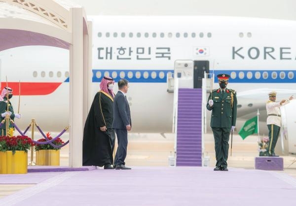 ولي العهد ورئيس كوريا يبحثان جهود تعزيز السلام إقليميا ودوليا