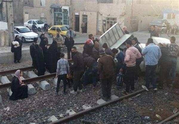 إيران.. مصرع وإصابة 7 أشخاص فى تصادم قطار بشاحنة في طهران