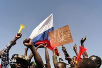 انقلاب بوركينا فاسو يقوض تحالفاتها الخارجية