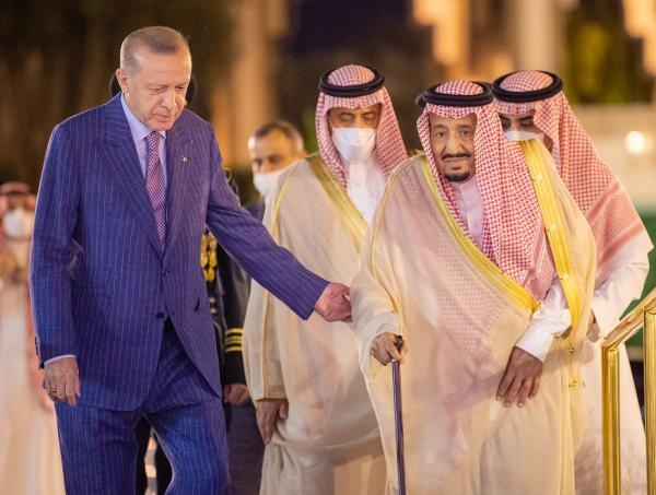 عاجل.. خادم الحرمين يستقبل رئيس تركيا ويُقيم مأدبة عشاء رسمية