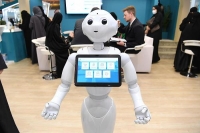 «الروبوت نورة» محاكاة تفاعلية تجذب الزوار في مؤتمر التعليم الدولي