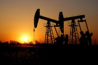 النفط يرتفع في آمال تخفيف قيود كورونا بالصين