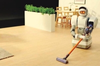 «الروبوت».. عاملة منزلية