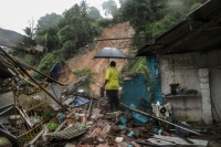 ارتفاع وفيات الانهيارات الأرضية في البرازيل إلى 128 شخصاً  